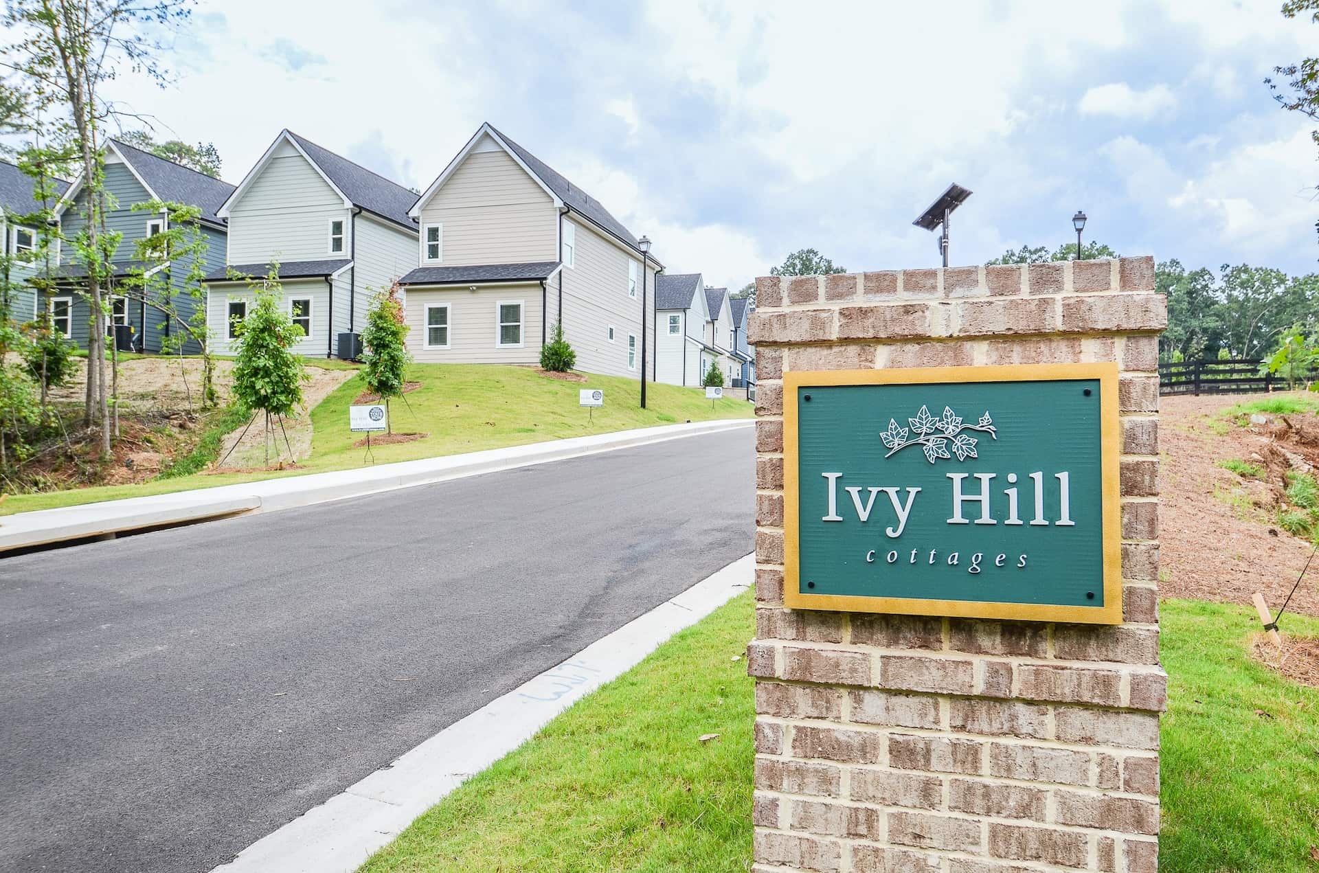 Ivy Hill entry signage